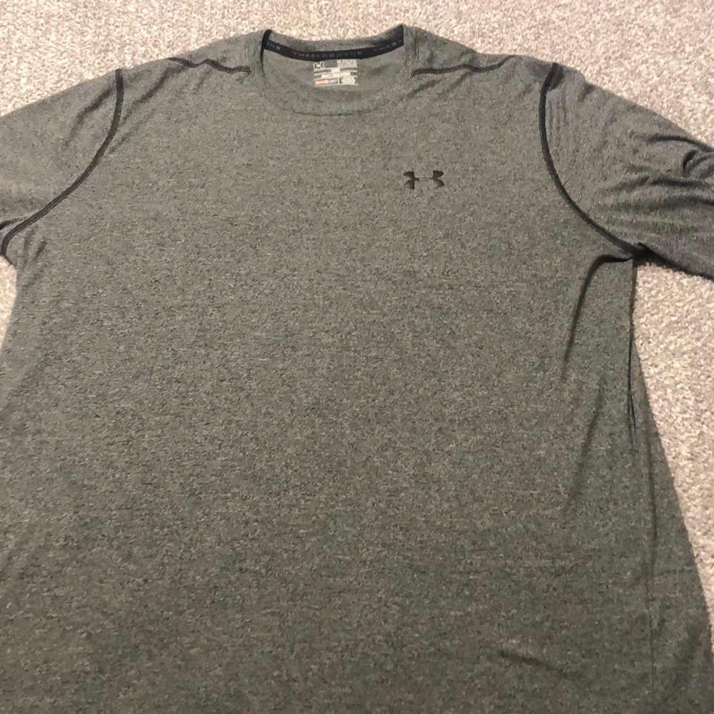 Under Armour men’s grey heat gear T-shirt size XL